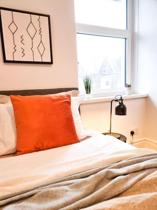 Stunning Flat Close To Beach Swansea Exteriör bild
