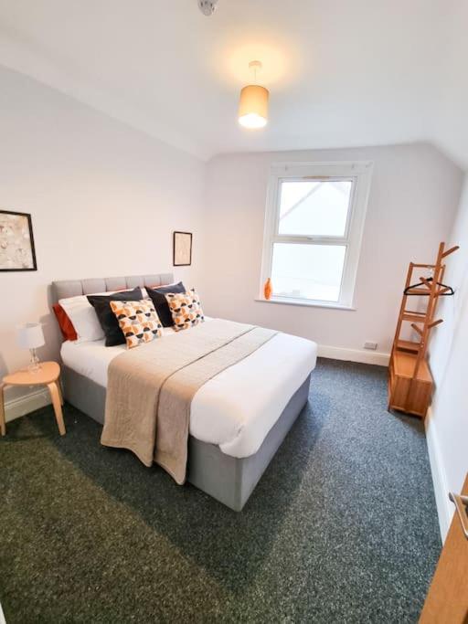 Stunning Flat Close To Beach Swansea Exteriör bild