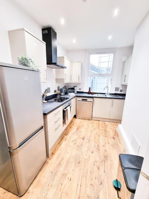 Stunning Flat Close To Beach Swansea Exteriör bild